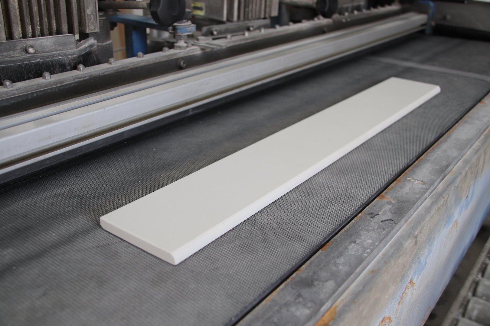 Battiscopa 100 x h. 10 cm. Gres porcellanato bianco opaco impermeabile sostituzione battiscopa legno - immagine 6