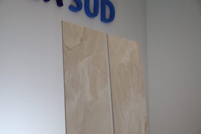 Piastrelle lucide per bagno effetto venato beige stile classico rilievi 3D 30 x 90 cm. - immagine 14