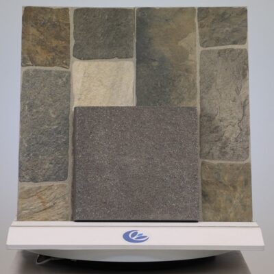 Bordo piscina effetto pietra vulcanica con pavimentazione antiscivolo R11 resistente al sale