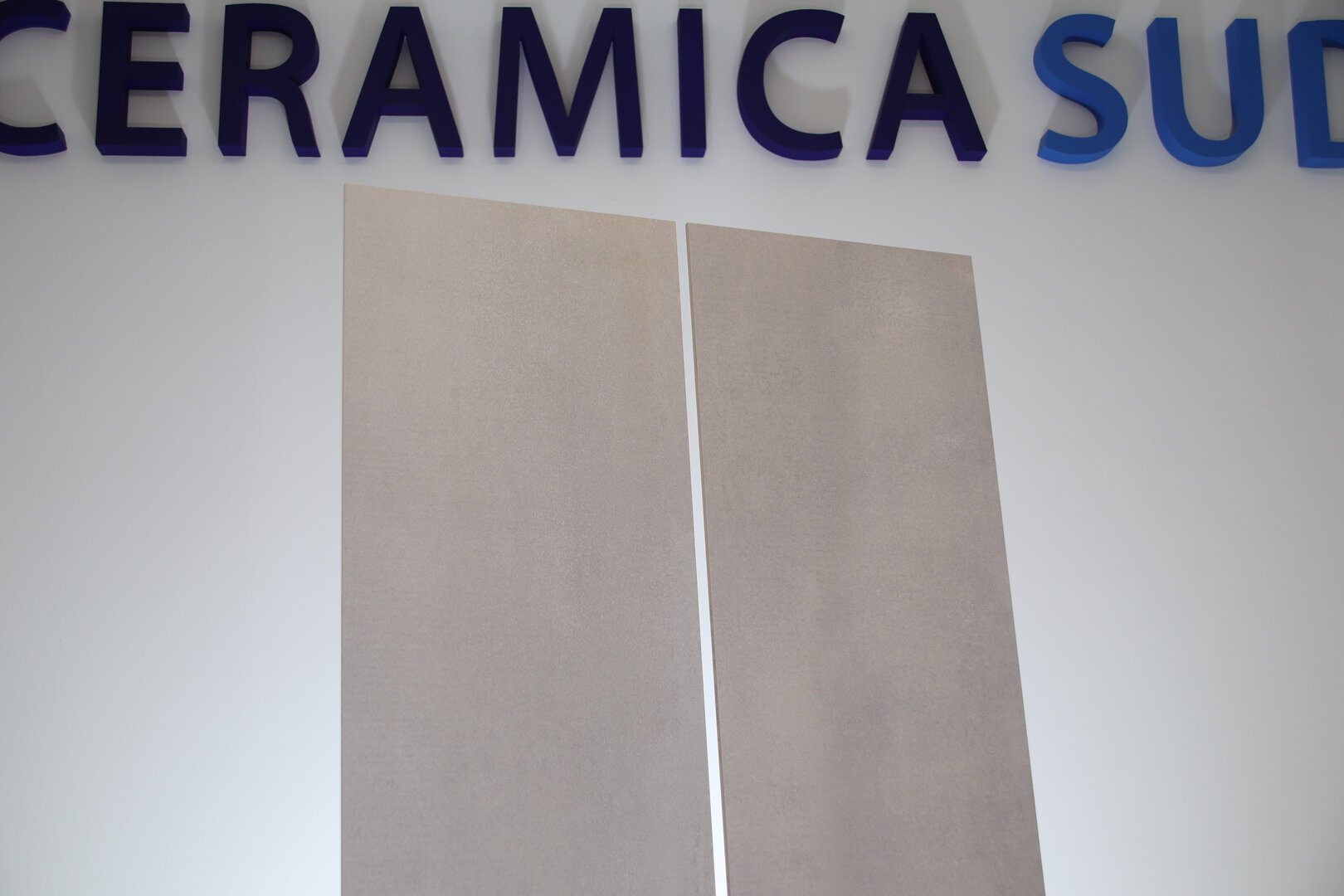 Rivestimento per bagno lussuoso effetto resina cemento Pronta consegna 33,3 x 100 cm. - immagine 10