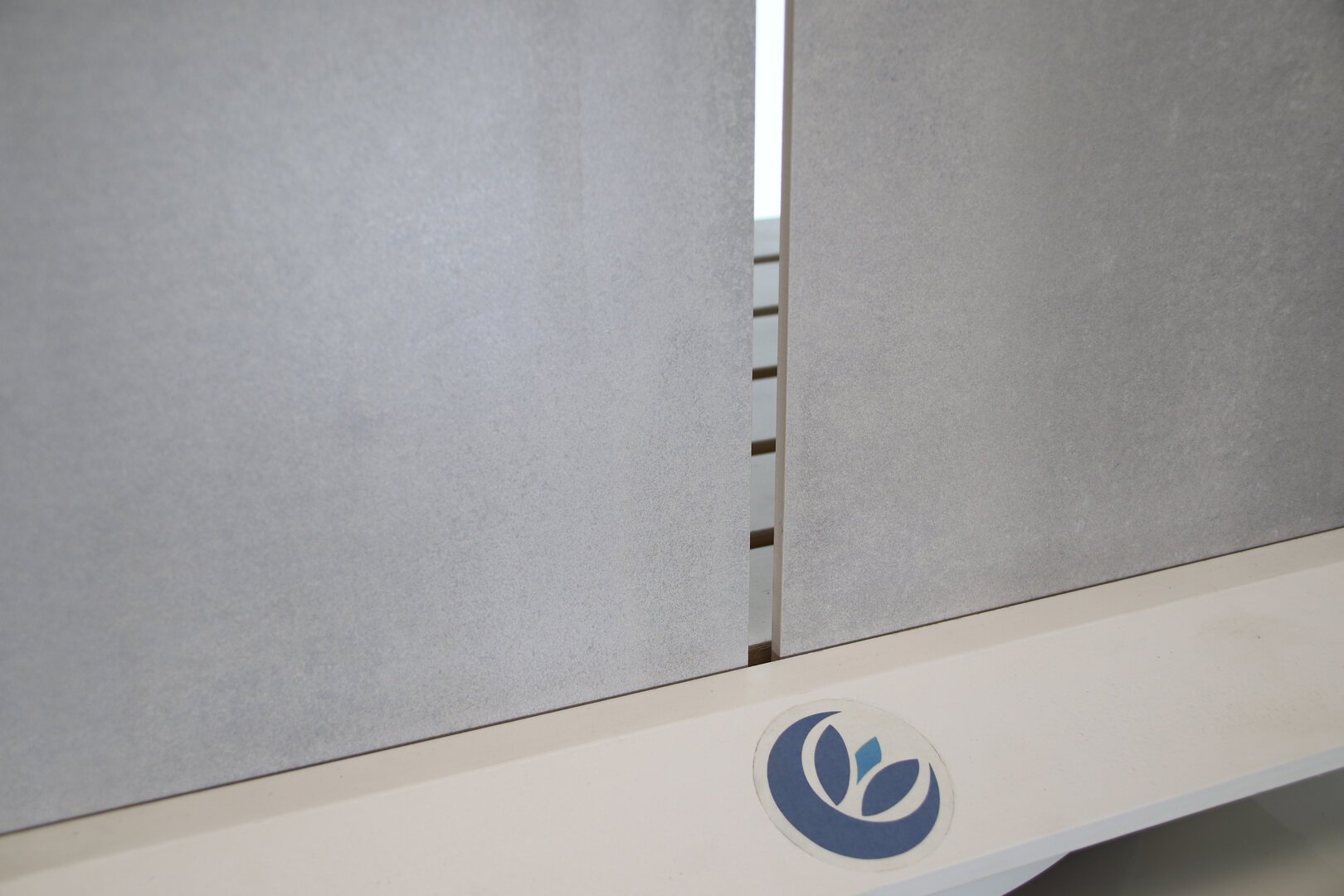 Rivestimento per bagno lussuoso effetto resina cemento Pronta consegna 33,3 x 100 cm. - immagine 12