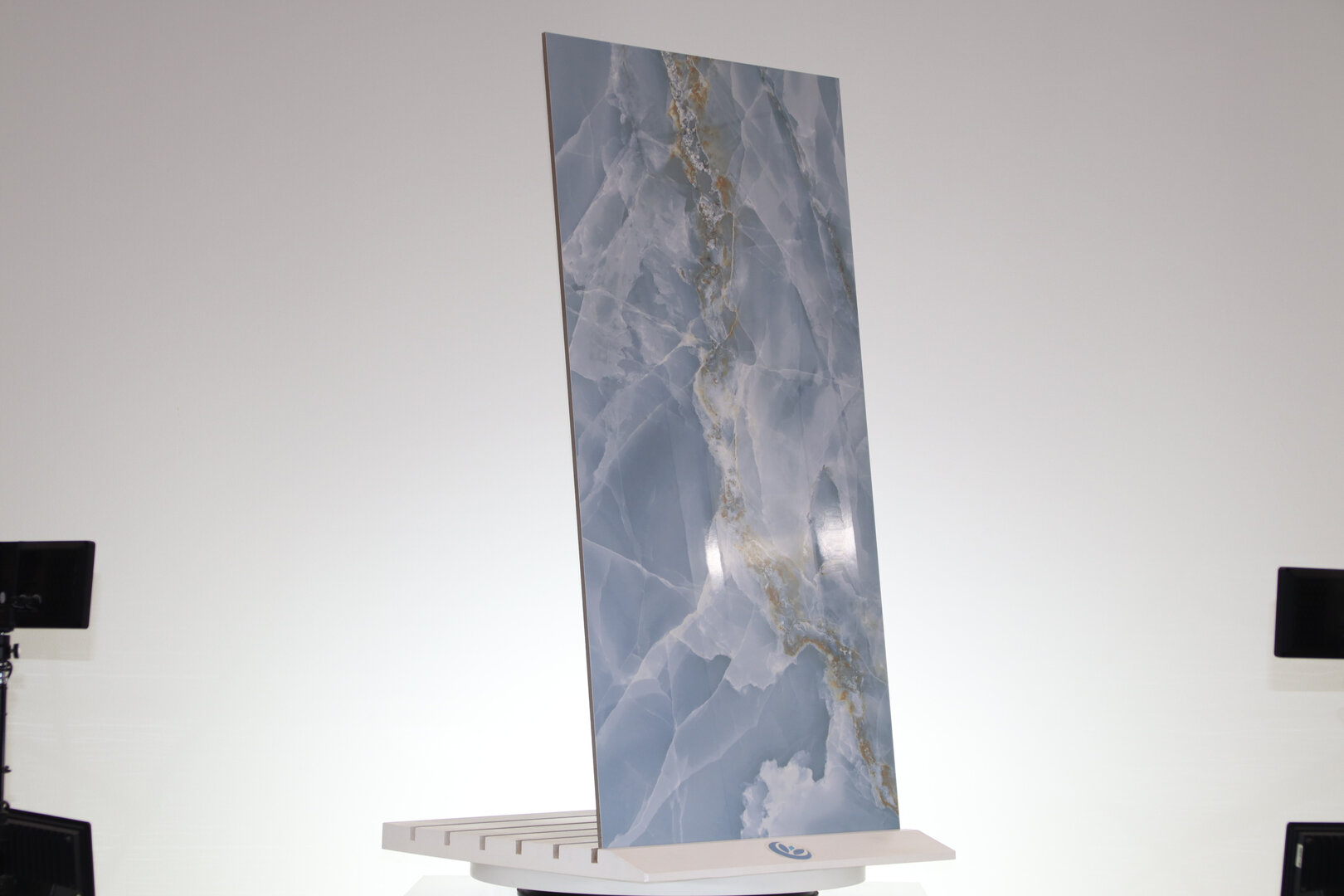 Rivestimento bagno gres porcellanato onice azzurro rettificato lucido a specchio 60 x 120 cm. - immagine 4