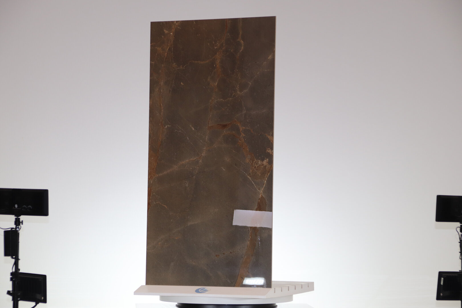 Rivestimento per salotto gres porcellanato onice marrone rettificato lucido a specchio 60 x 120 cm. - immagine 6