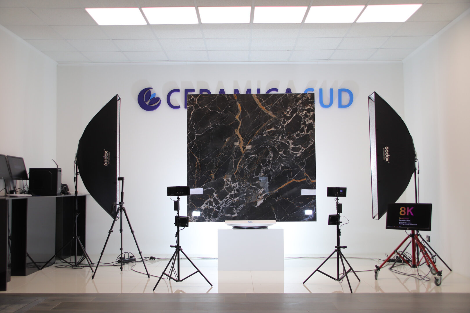 FLORIM Rivestimento per soggiorno e salotto maxi lastra effetto marmo nero brecciato lucido 160 x 160 cm. - immagine 6