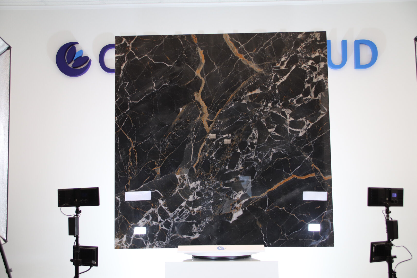 FLORIM Rivestimento per soggiorno e salotto maxi lastra effetto marmo nero brecciato lucido 160 x 160 cm. - immagine 9
