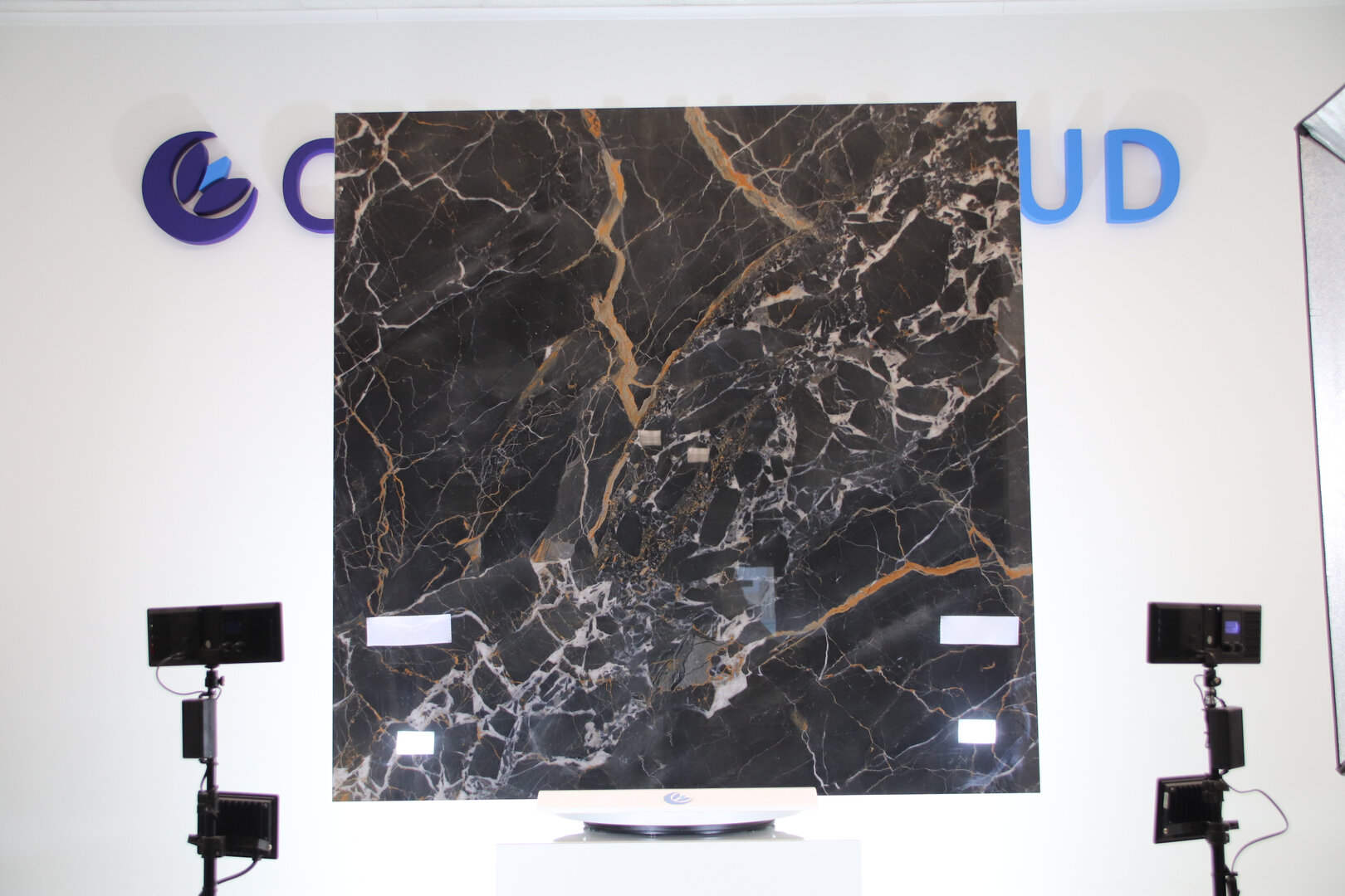FLORIM Rivestimento per soggiorno e salotto maxi lastra effetto marmo nero brecciato lucido 160 x 160 cm. - immagine 10