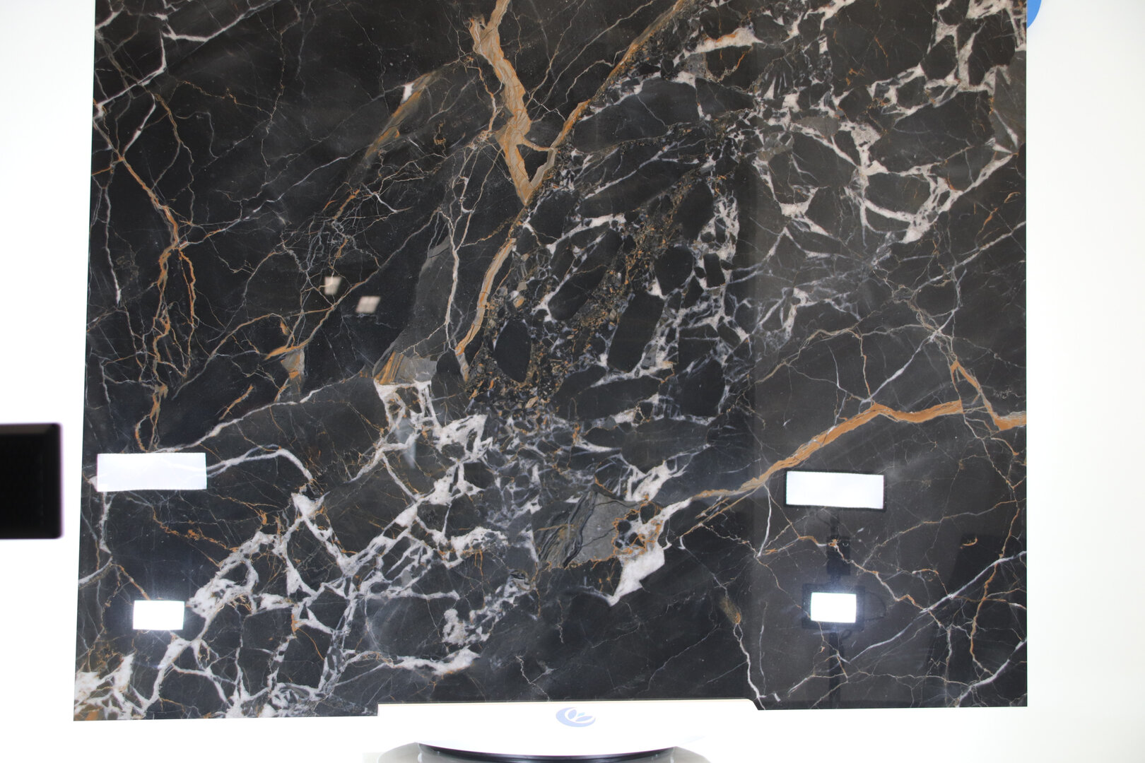 FLORIM Rivestimento per soggiorno e salotto maxi lastra effetto marmo nero brecciato lucido 160 x 160 cm. - immagine 13