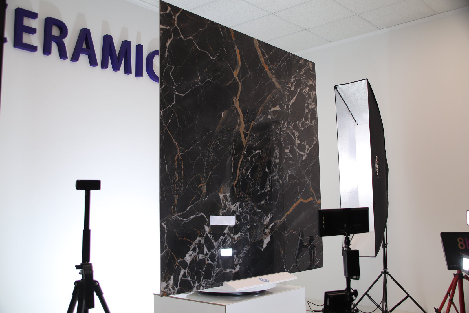 FLORIM Rivestimento per soggiorno e salotto maxi lastra effetto marmo nero brecciato lucido 160 x 160 cm. - immagine 23