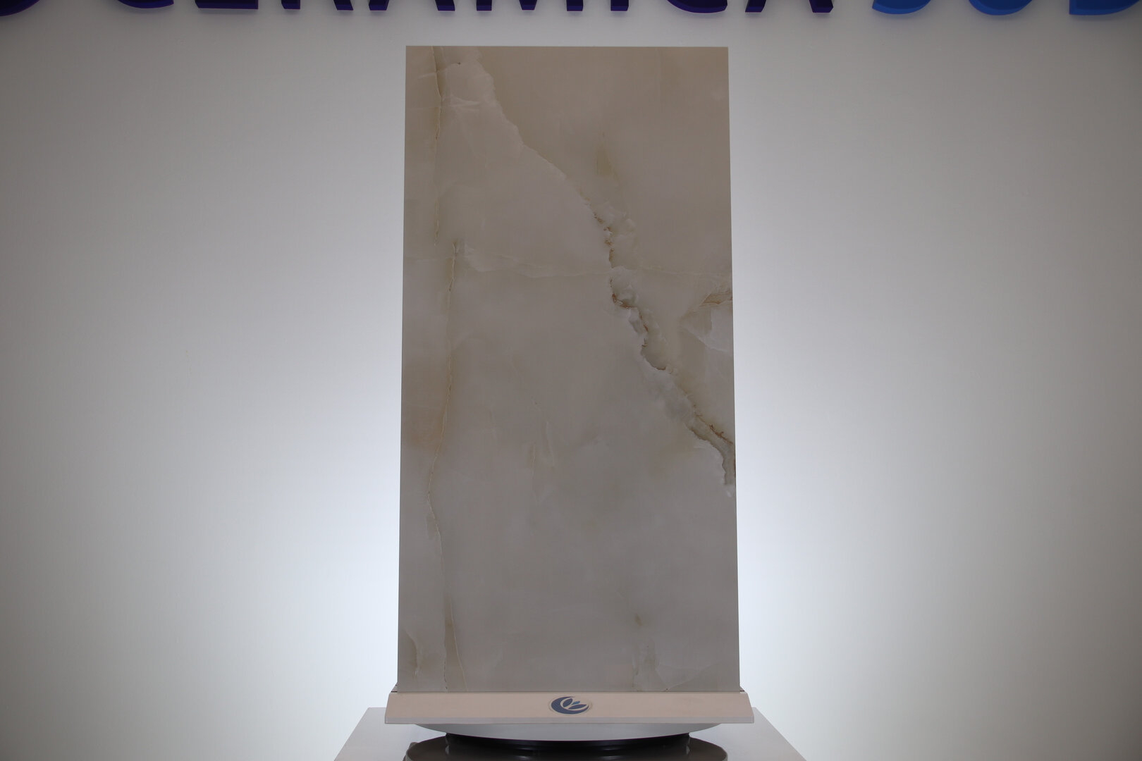 Rivestimento salotto gres porcellanato effetto onice gold rettificato lucido a specchio 60 x 120 cm. - immagine 2