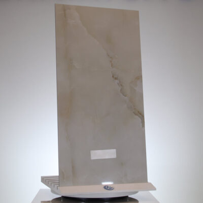 Rivestimento bagno gres porcellanato effetto onice gold lucido a specchio 60 x 120 cm.