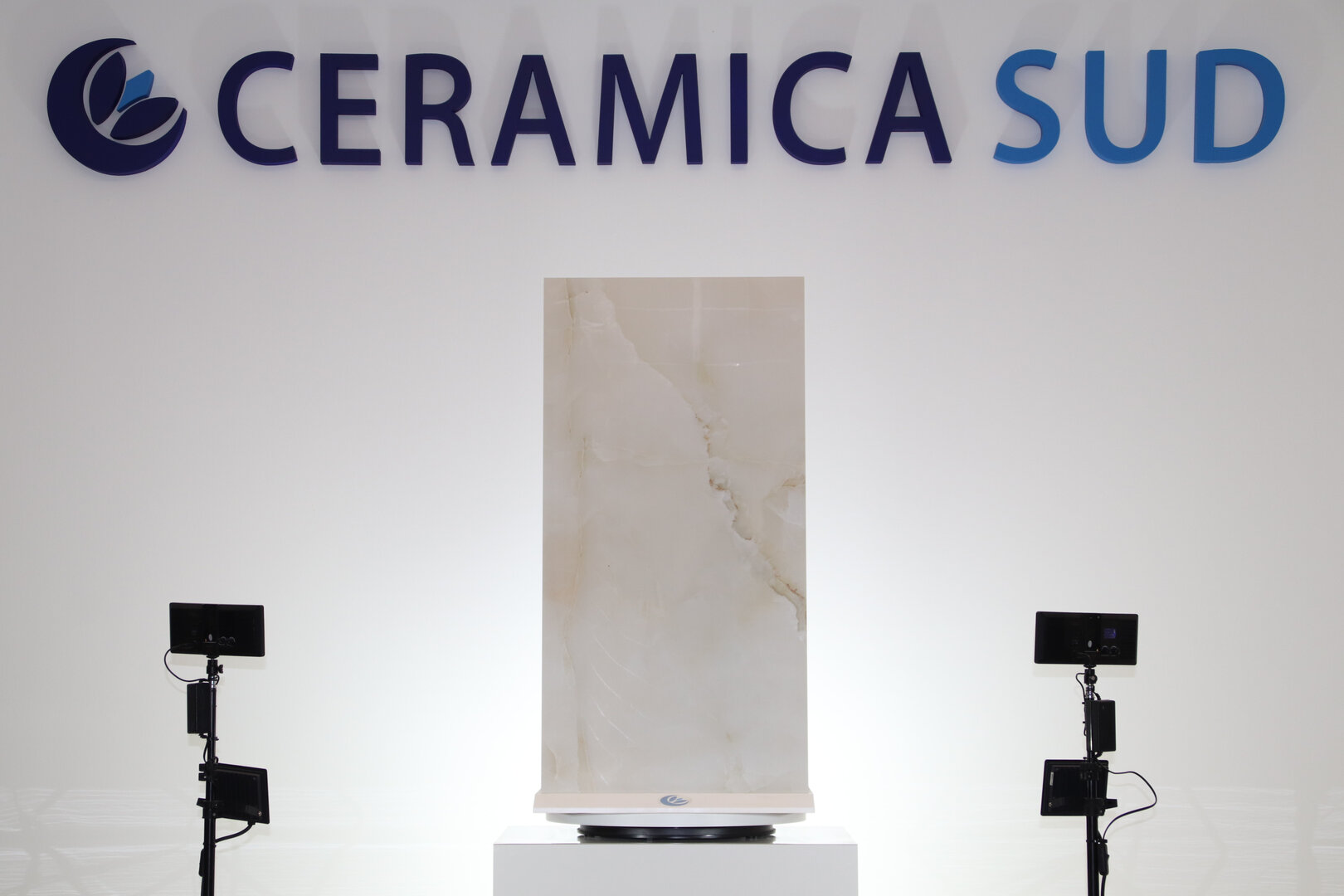 Rivestimento salotto gres porcellanato effetto onice gold rettificato lucido a specchio 60 x 120 cm. - immagine 12