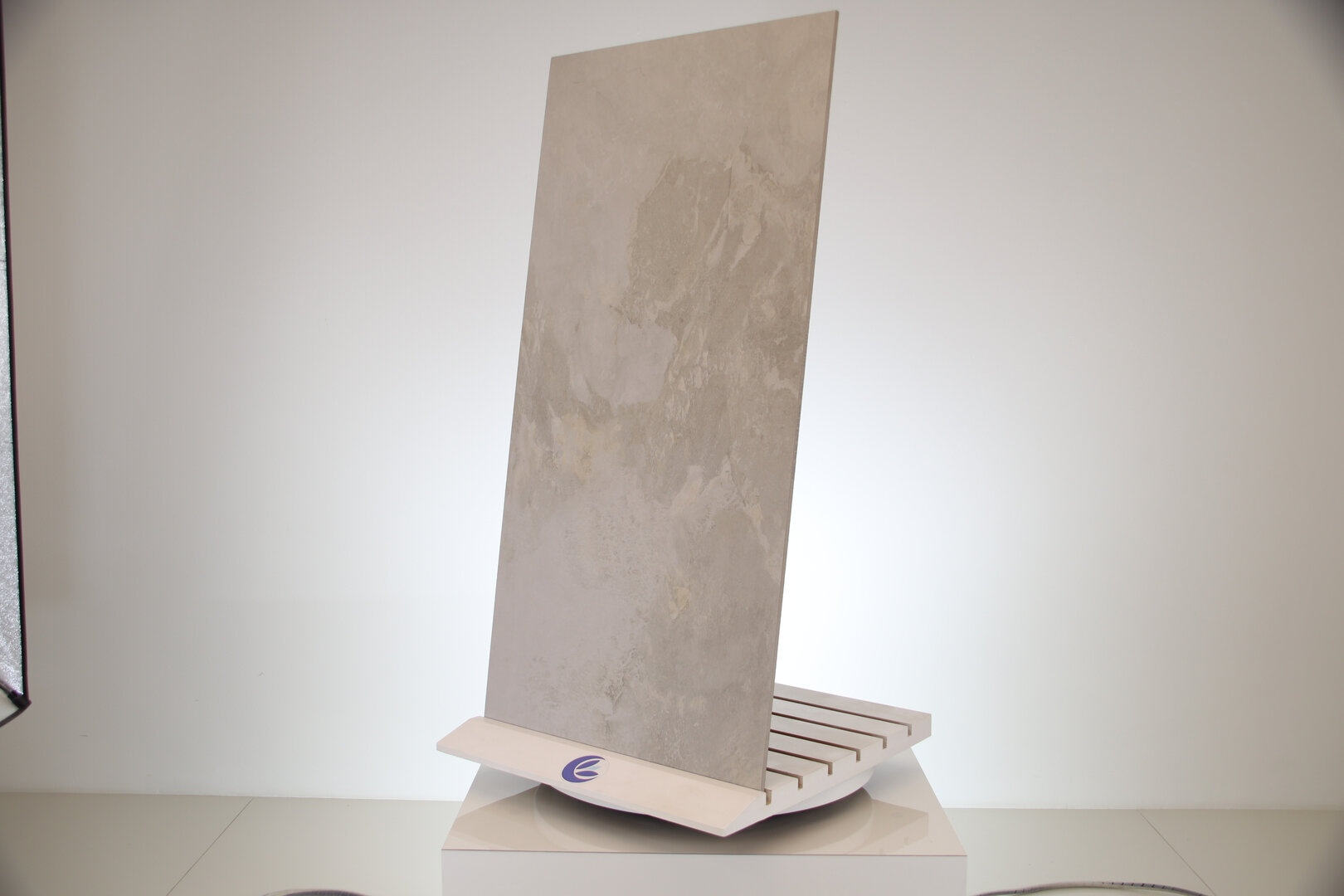 Rivestimento Pamesa effetto pietra grigio avorio perla 60 x 120 cm. - immagine 7
