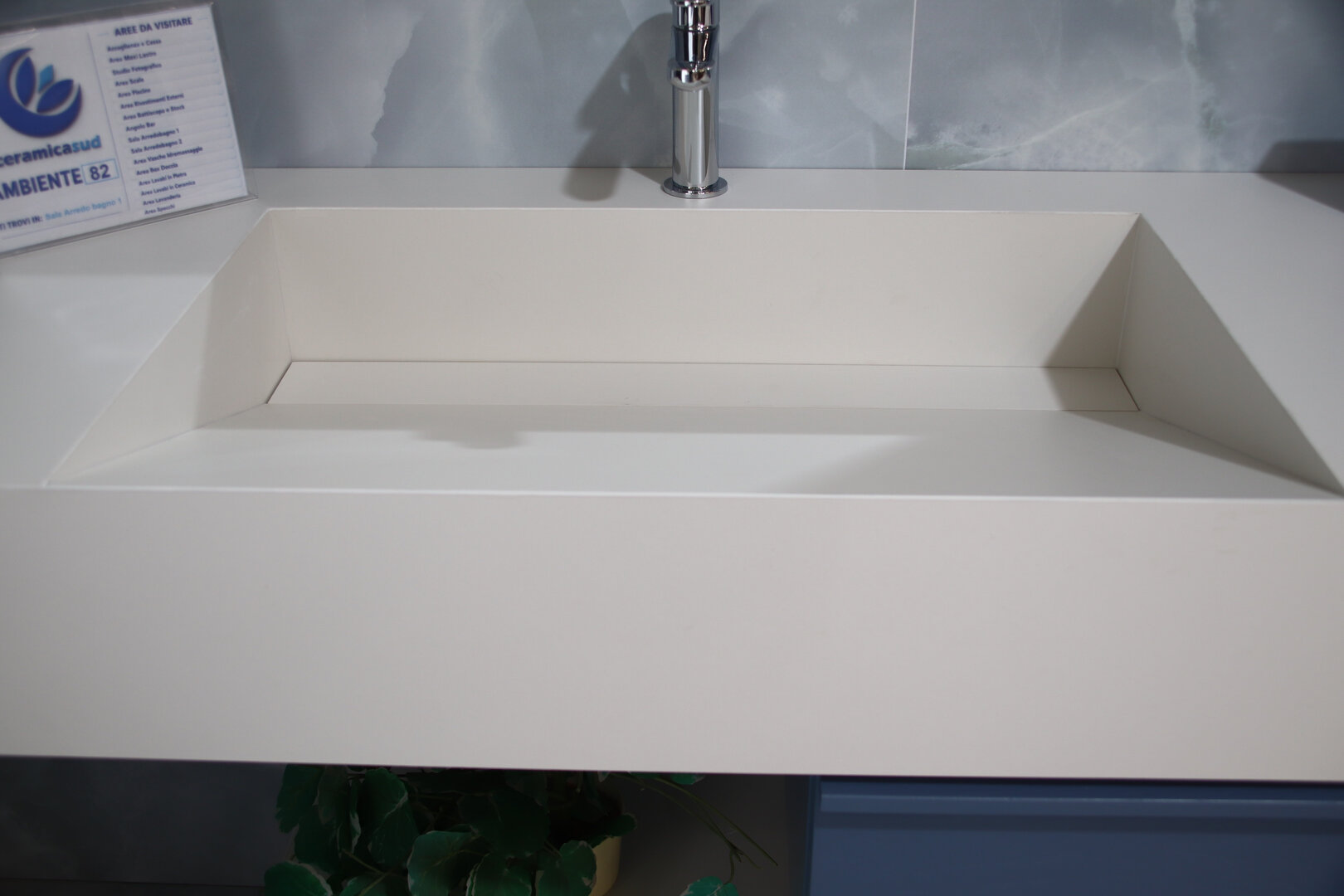 Mobile bagno sospeso 140 cm. gres porcellanato bianco opaco con colonna e cassetto in legno massello - immagine 5