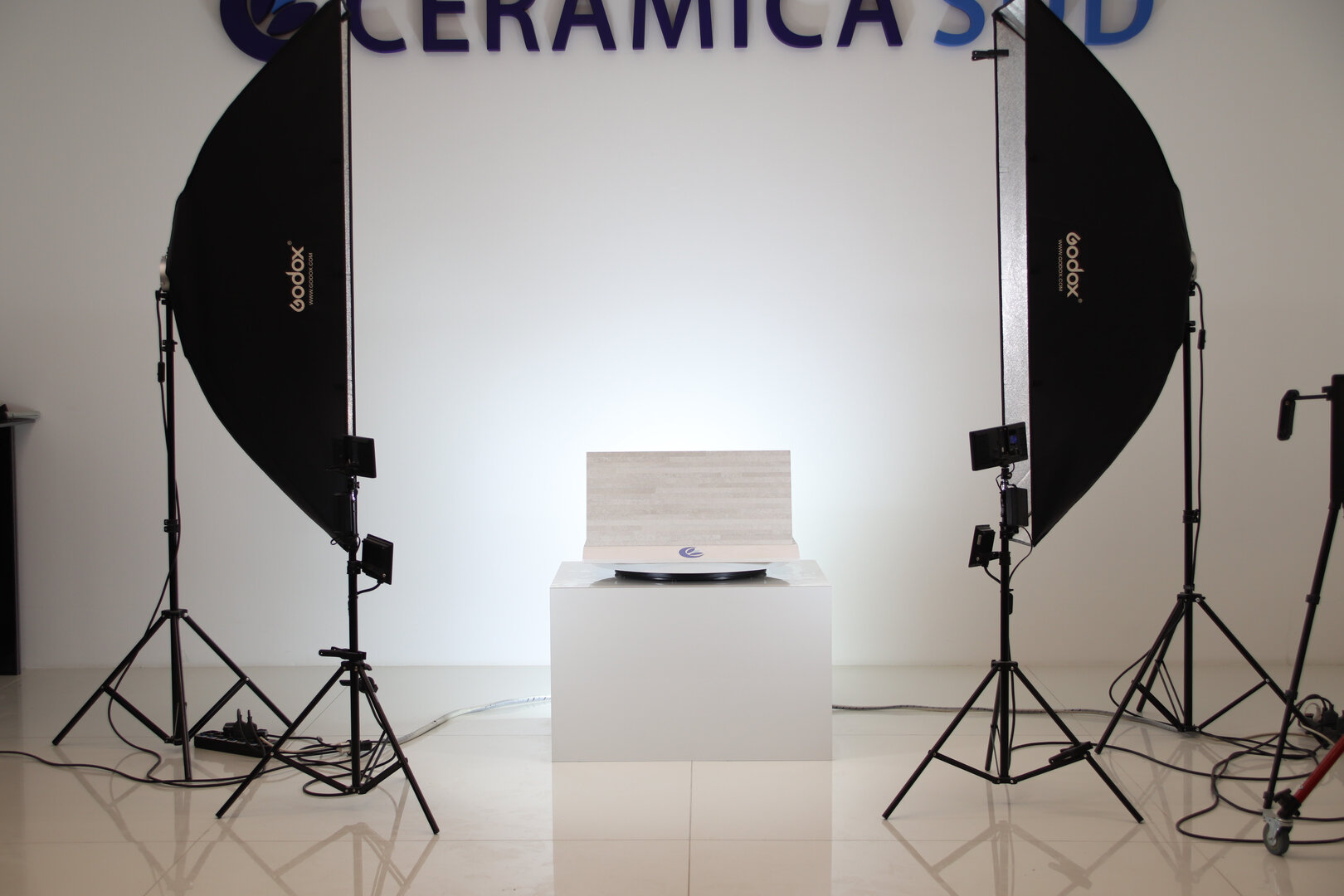 Rivestimento murale da esterno anti umidità soluzione definitiva in gres porcellanato antimacchia - immagine 7