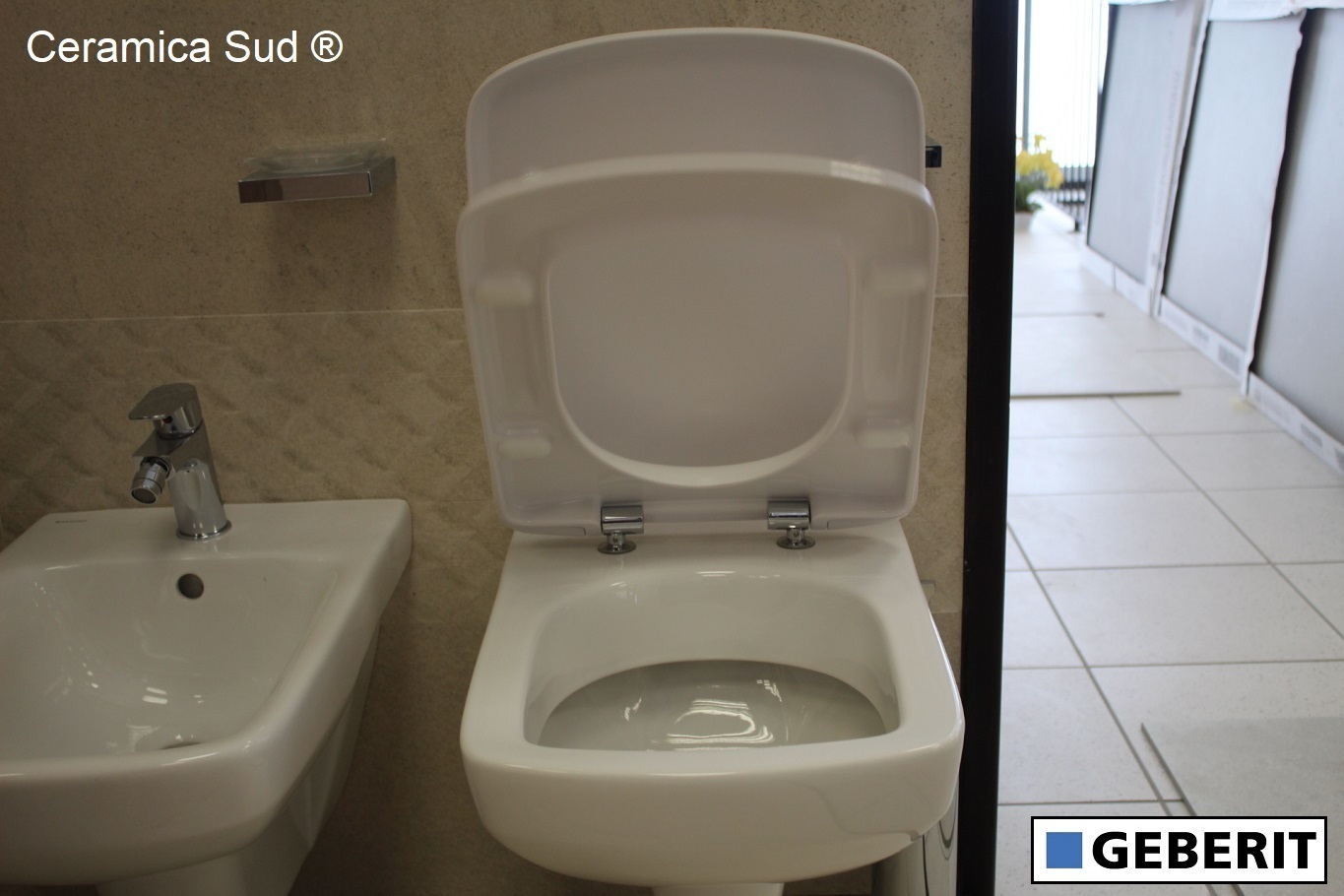 Sanitari Geberit Selnova Square filomuro, filoparete a terra Rimfree - smalto ANTI-INGIALLIMENTO - immagine 10