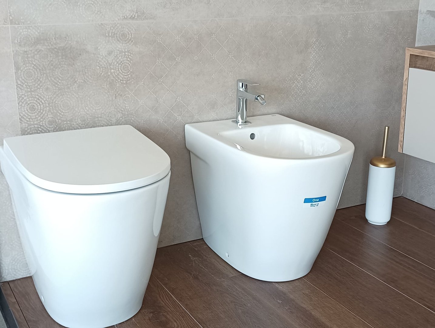 Offerta Coppia Sanitari Filomuro a terra Roca Group serie Ona - Smalto ANTI-INGIALLIMENTO - immagine 15